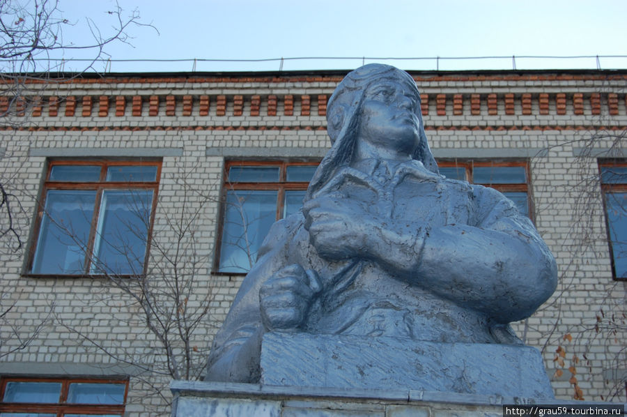 Памятник В.Д. Хомяковой Саратов, Россия