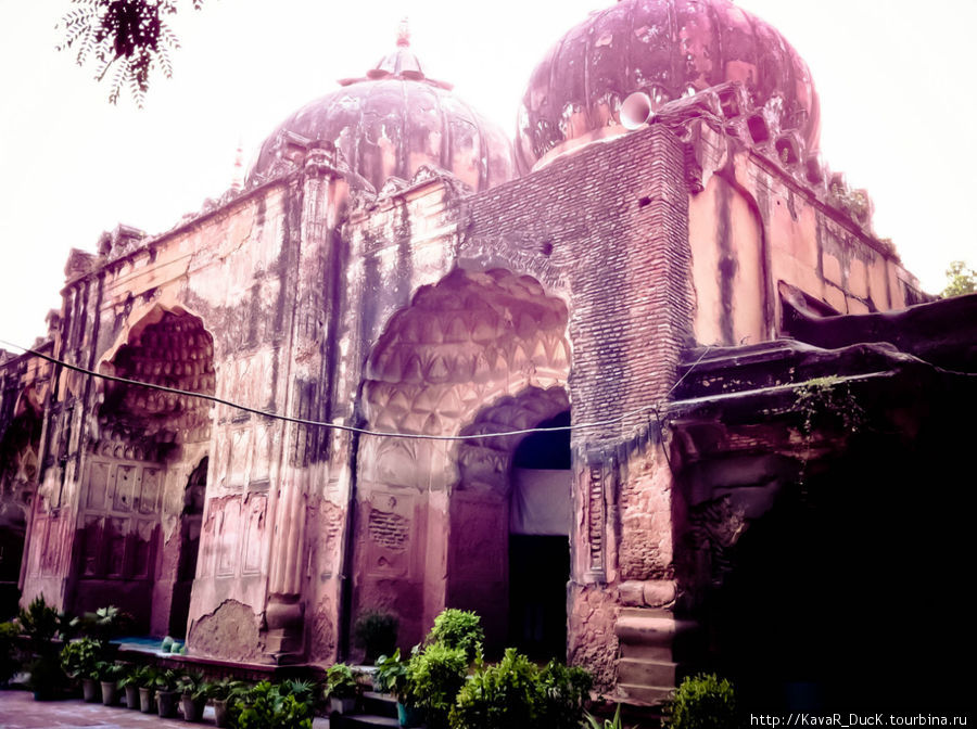 Реставрируемый храм Дели, Индия