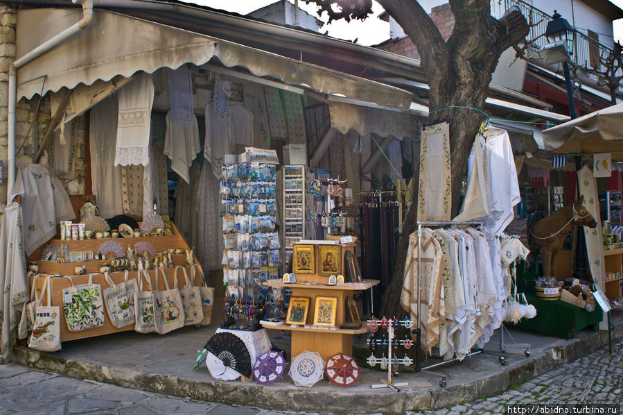 Здесь масса сувенирных магазинчиков Омодос, Кипр