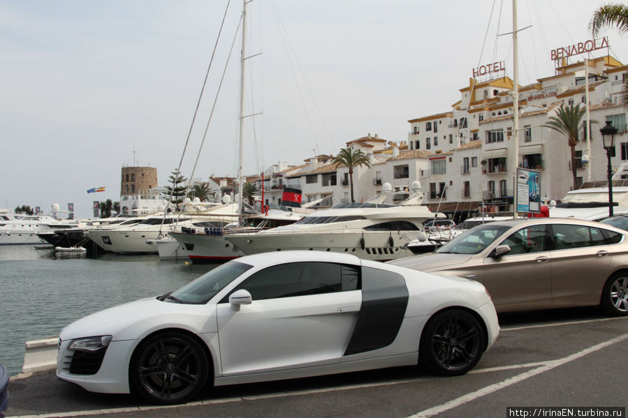 Автомобили и яхты  Порта Бануса Марбелья, Испания