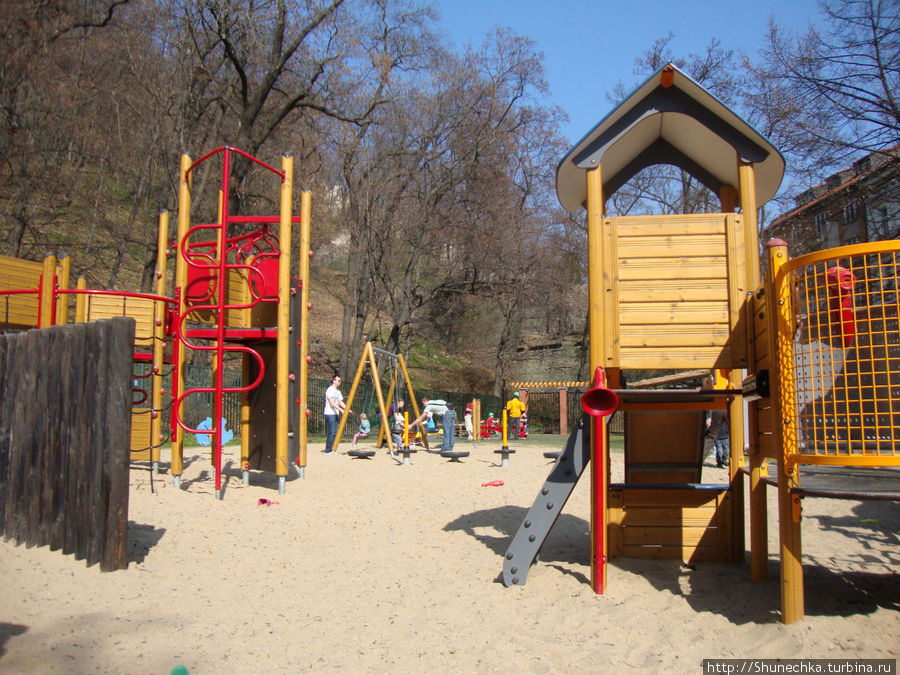 Детская площадка в саду Кинских Прага, Чехия