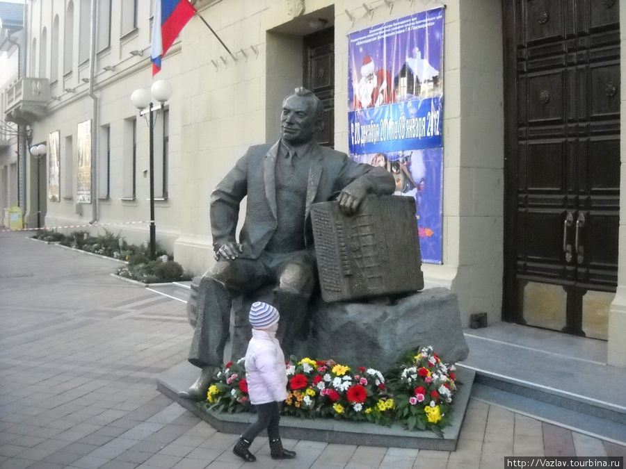 Памятник композитору Пономаренко