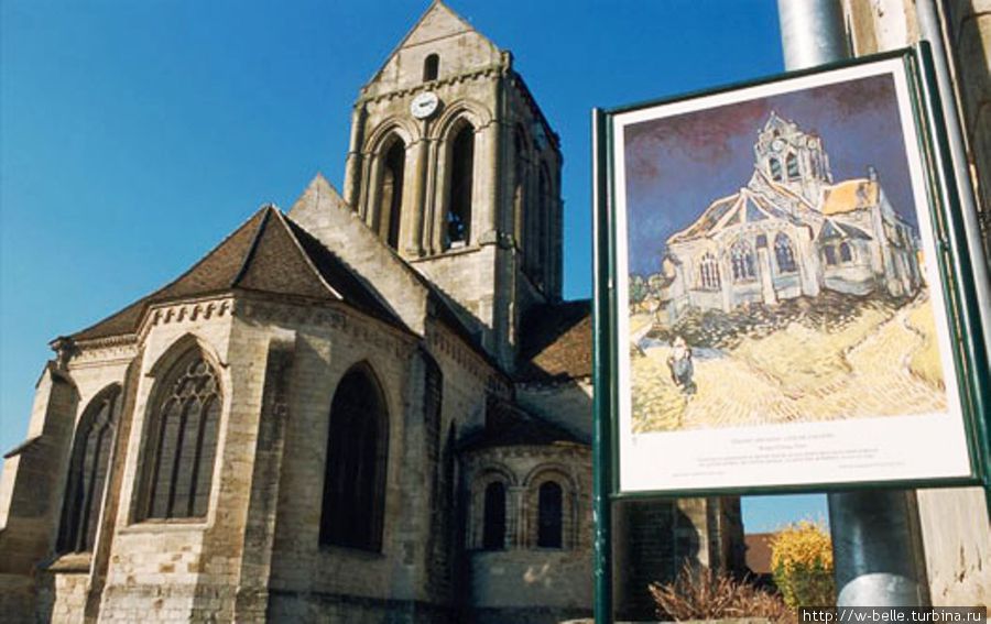 Церковь и стенд с репродукцией картины Ван Гога. Овер-сюр-Уаз, Франция