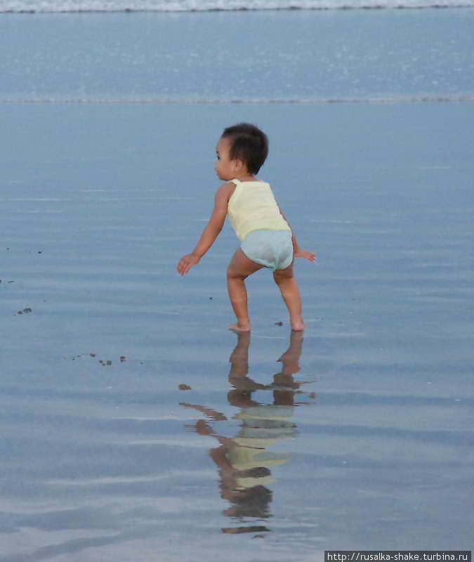 Отражение в песке Кута, Индонезия