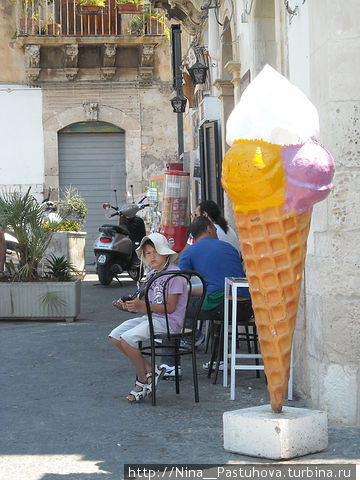Усталый турист. Сицилия, Италия