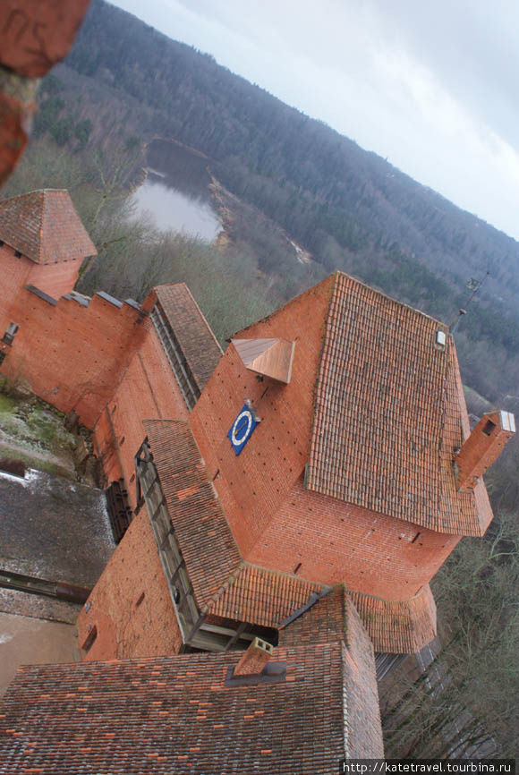 Турайдский замок Вид с Главной башни, на которой в настоящее время размещается смотровая площадка Сигулда, Латвия