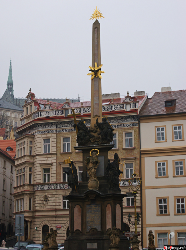 Австрийский город с чумной колонной 4 буквы. Чумной столб в Праге. Чумная колонна в Праге. Марианская колонна в Праге. Чумная колонна Мюнхен.