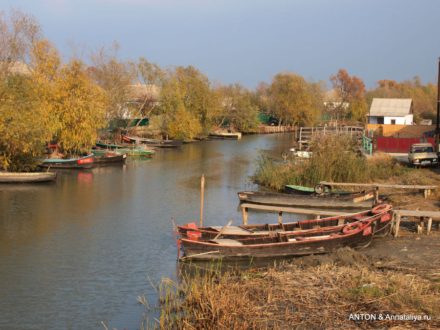 Белгородский канал и лодки. Вилково, Украина