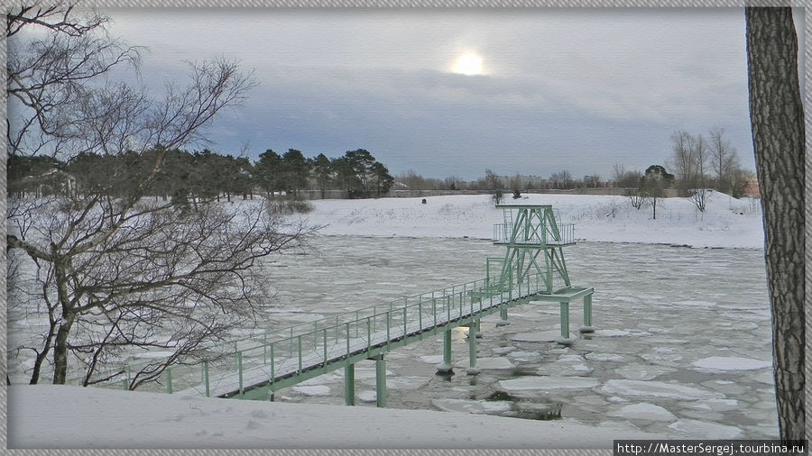 Судоходный канал отделяет Каросту от центра Лиепаи. А разводной мост, соединяет его берега. Лиепая, Латвия