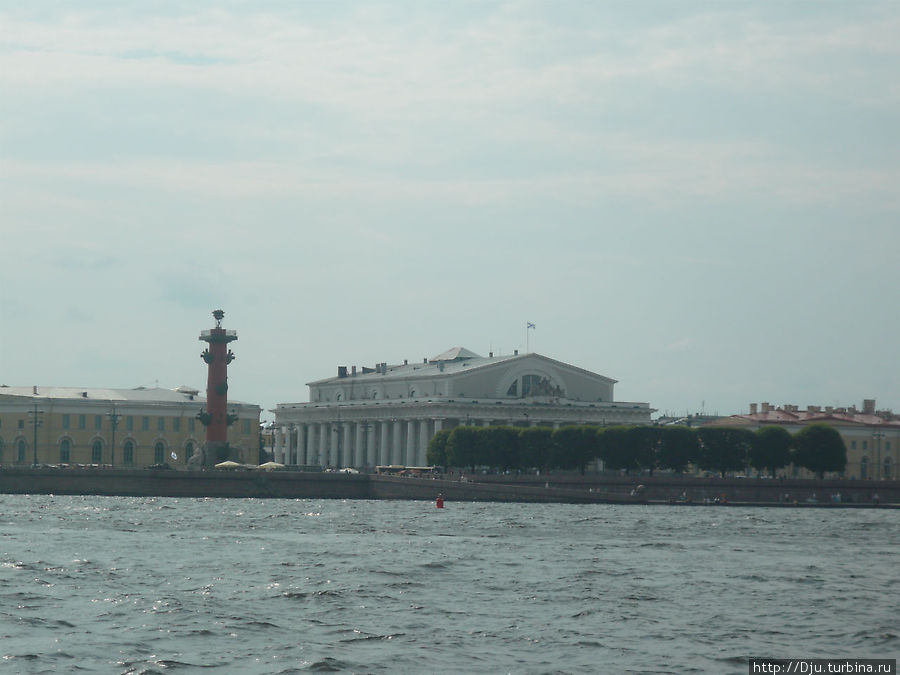 Стрелка Васильевского острова со зданием Биржи Санкт-Петербург, Россия