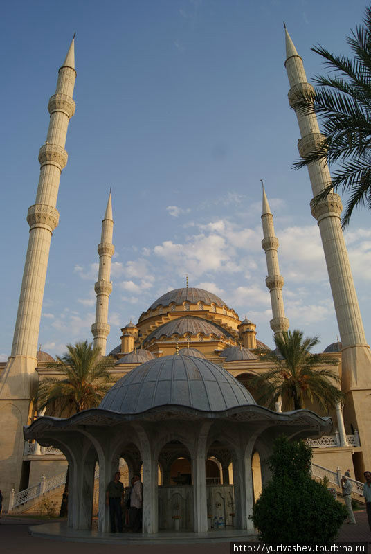 Античный город Сидэ и мечеть в Манавгате Сиде, Турция