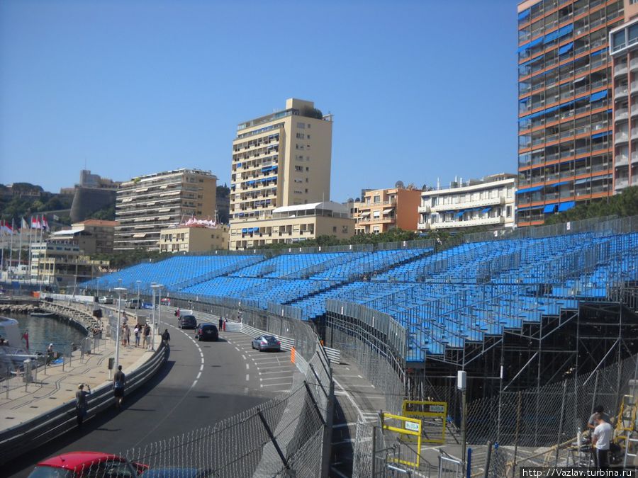 Подготовка к соревнованиям Формулы-1 в разгаре Монако-Вилль, Монако
