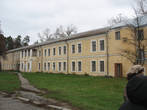 Хозяйственная постройка имения, теперь здесь школа санатория.