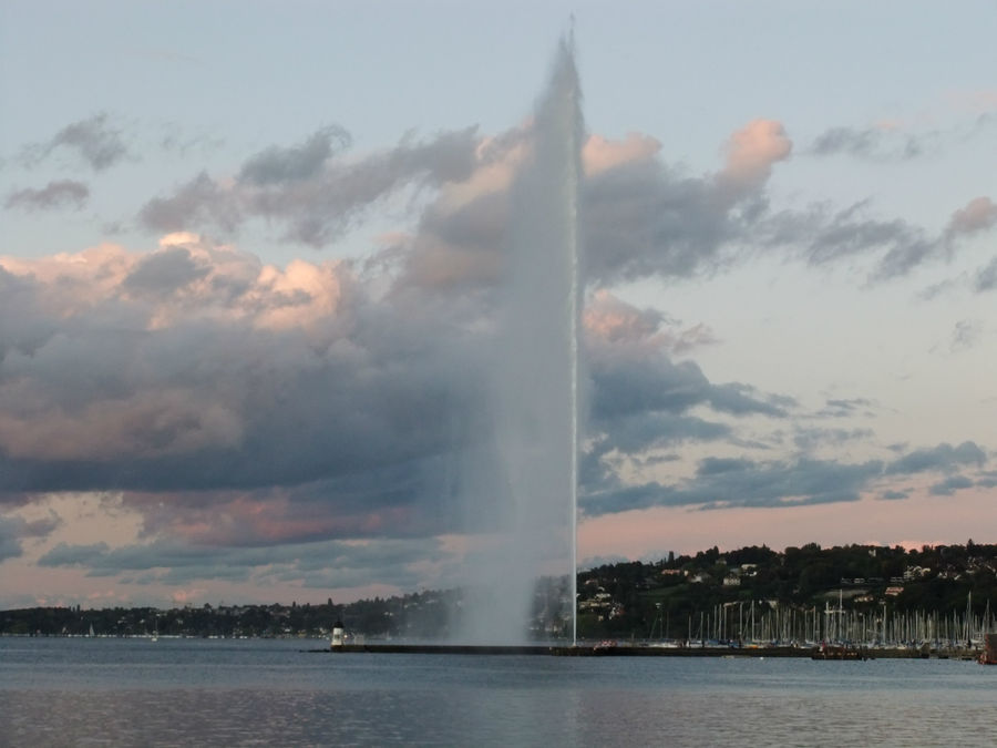 Фонтан Жет д’O — символ Женевы. Куда уж без него :) Женева, Швейцария
