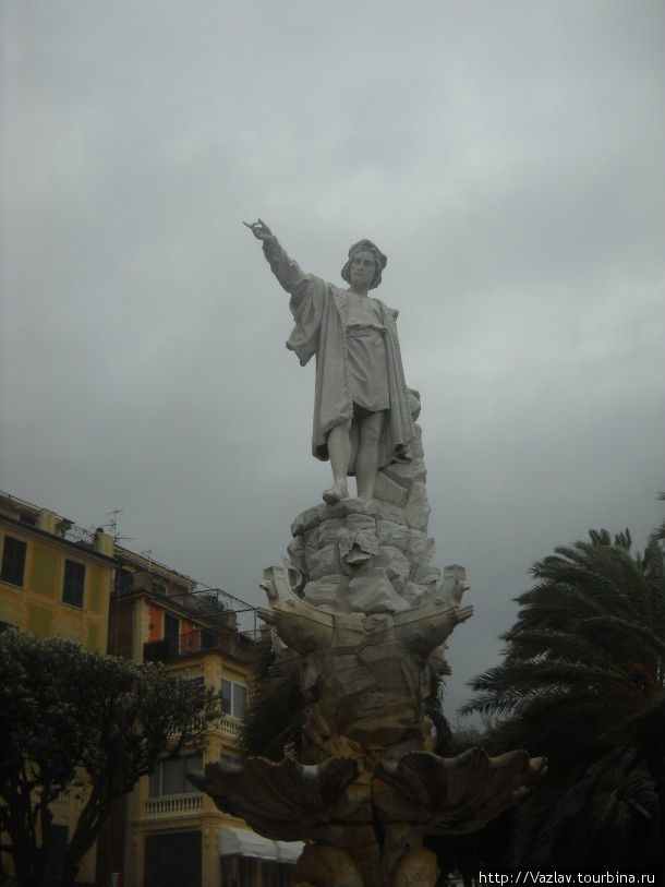 Памятник во всей красе Санта-Маргерита-Лигуре, Италия