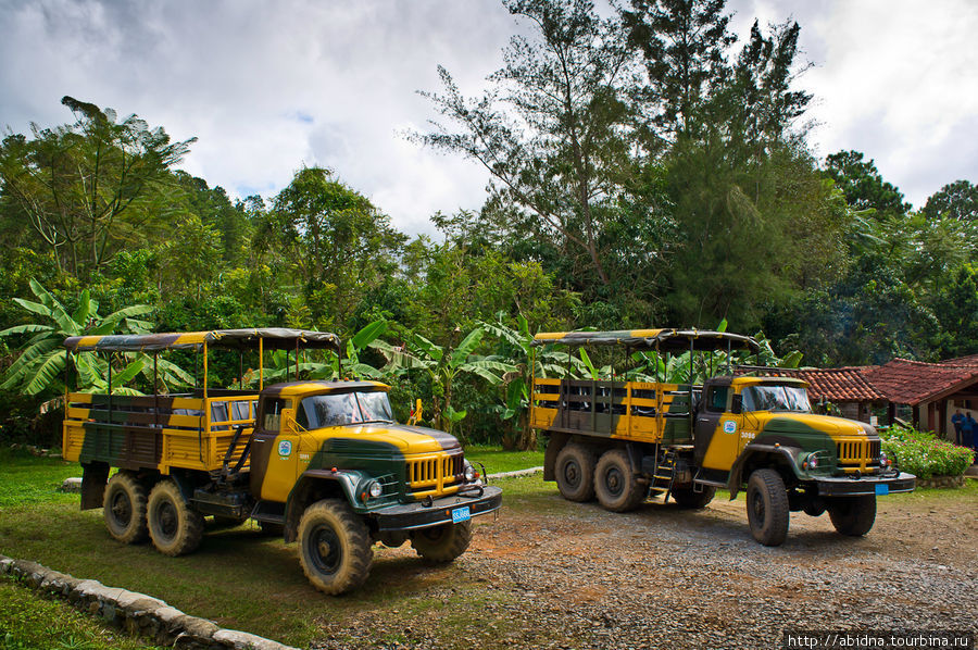 На таких машинах возят туристов Тринидад, Куба