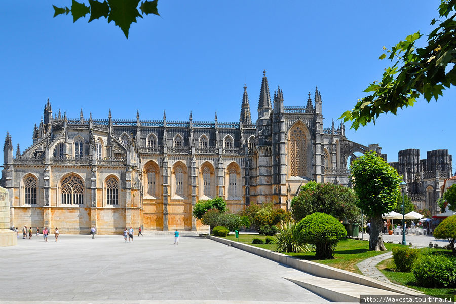 Монастырь в Баталье. Португалия