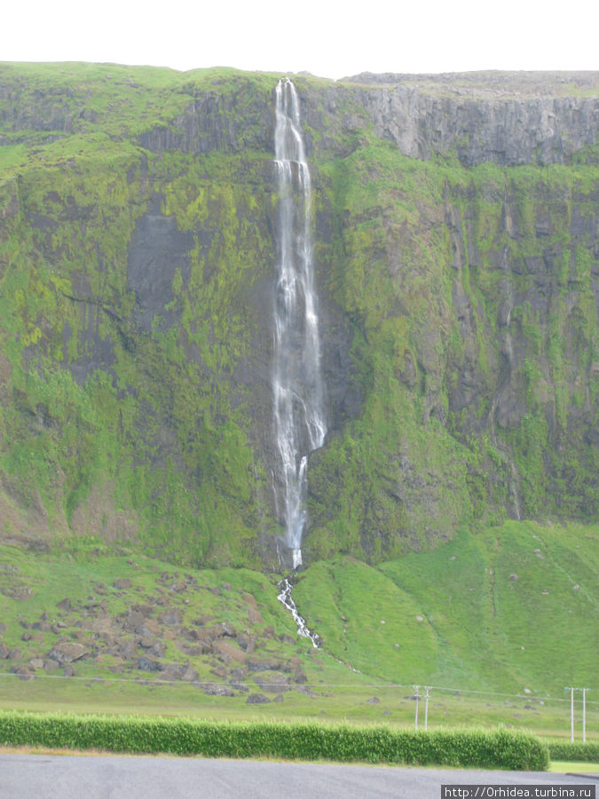 по дороге периодически встречаются живописные водопады Южная Исландия, Исландия