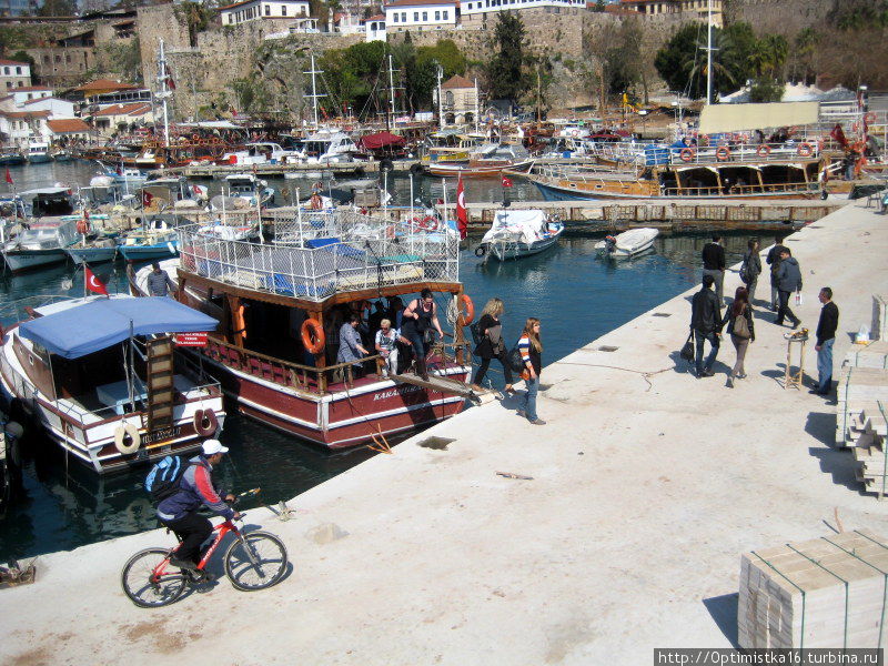 9 марта 2012 года. Старый порт Анталии. Анталия, Турция