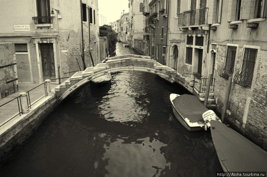 Понте Кьодо. Единственный мост без перил, оставшийся в Венеции. Венеция, Италия