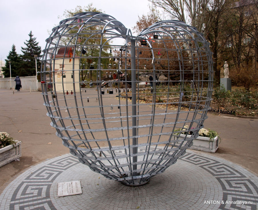 Памятник влюбленному сердцу. Одесса, Украина