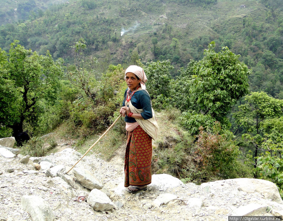 На ногах, как правило, обыкновенные шлепанцы Зона Гандаки, Непал