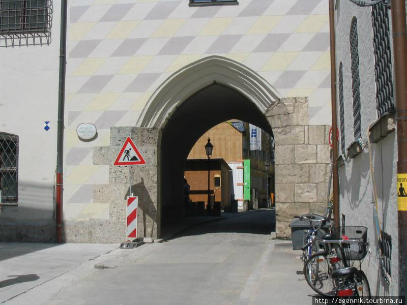 Древнейшие крепостные ворота Мюнхена Мюнхен, Германия