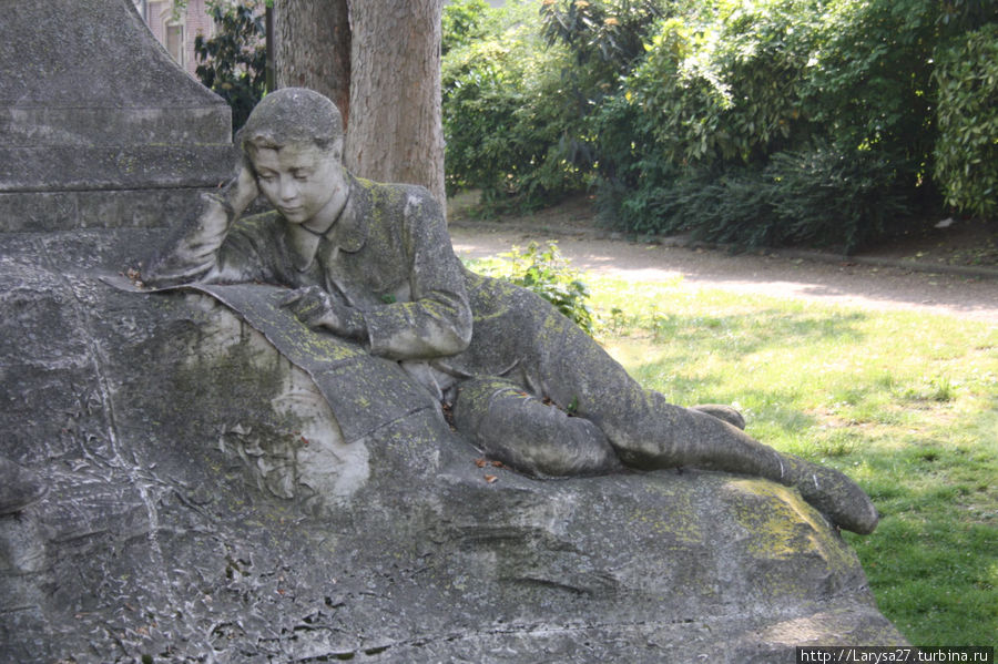 Памятник любимому писателю Амьен, Франция