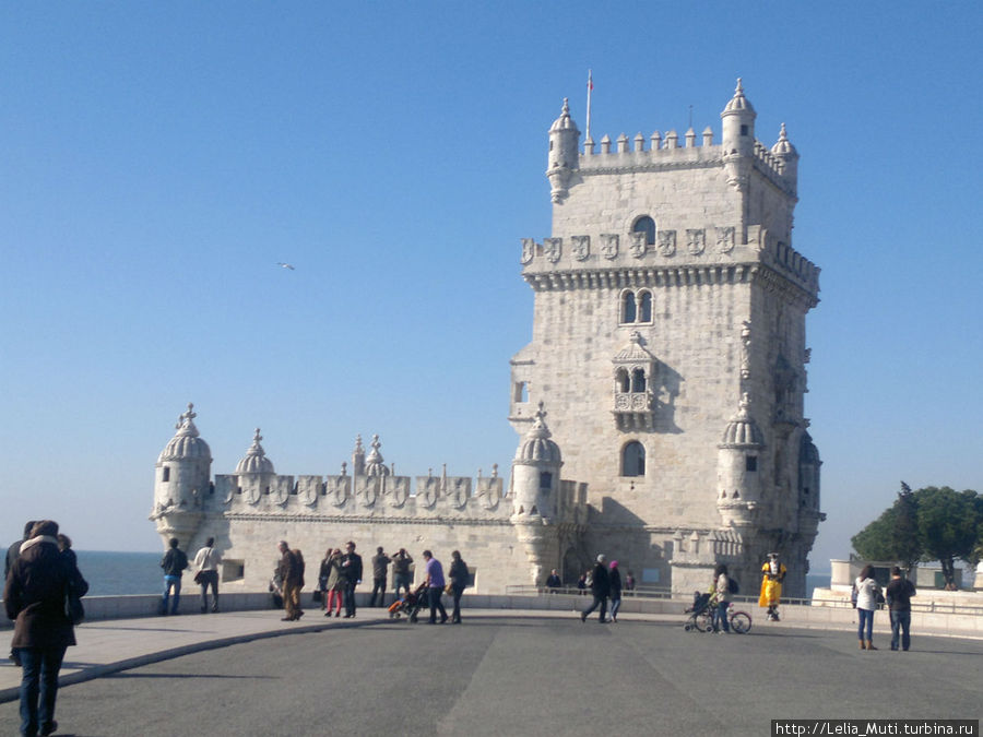 Белемская башня, Torre de Belém — «башня Вифлеема» — форт, некогда построенный для защиты города. Ныне место паломничества туристов и самое фотографируемое здание Португалии. Лиссабон, Португалия