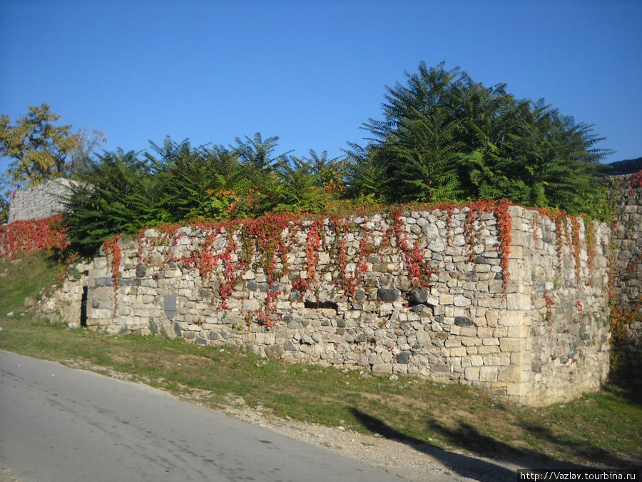 Стены в некоторой разрухе Банья-Лука, Босния и Герцеговина