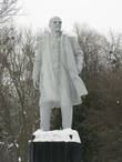 Главный памятник — Ленин — с главной площади перехал в парк аттракционов