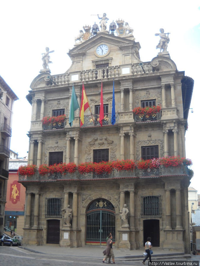 Парадный фасад церкви Памплона, Испания