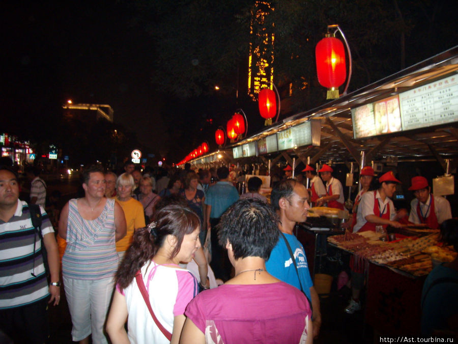 Дунхуамэнь: улица красных фонарей или попробуй не отравиться Пекин, Китай