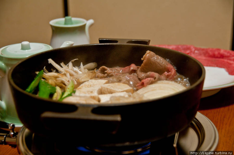 Главное блюдо — сукияки по-кансайски
