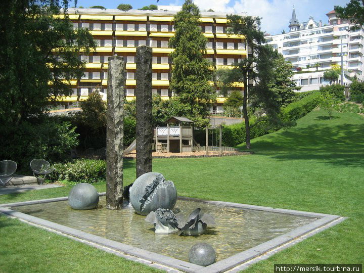 Монтрё-светский курорт на берегу Женевского озера Монтрё, Швейцария