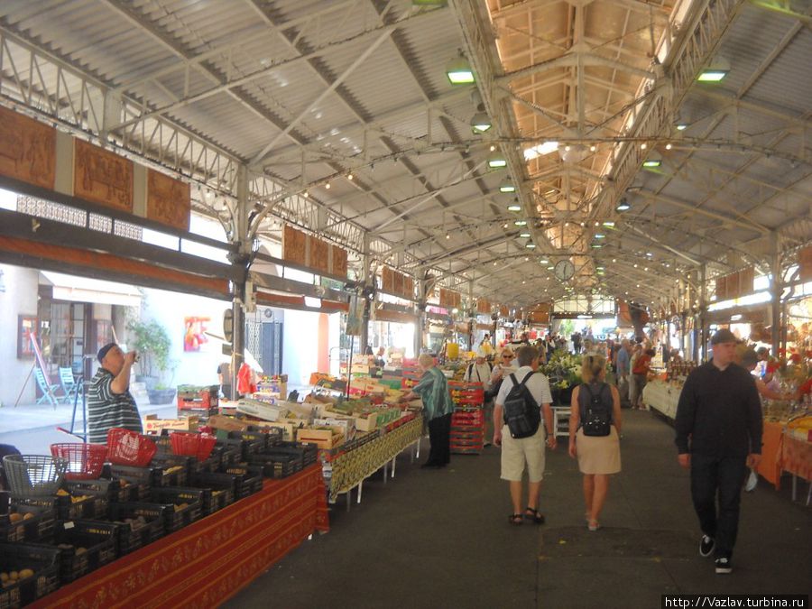 На рынке Антиб, Франция