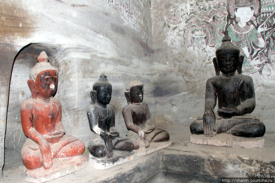Статуи Будды в пещере. Пещеры По Вин Даунг Монива, Мьянма