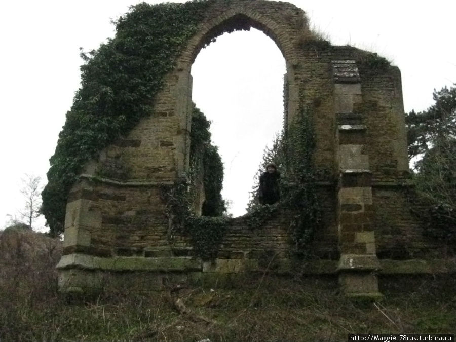 Развалины церкви 14 столетия в окрестностях Нортгемптона