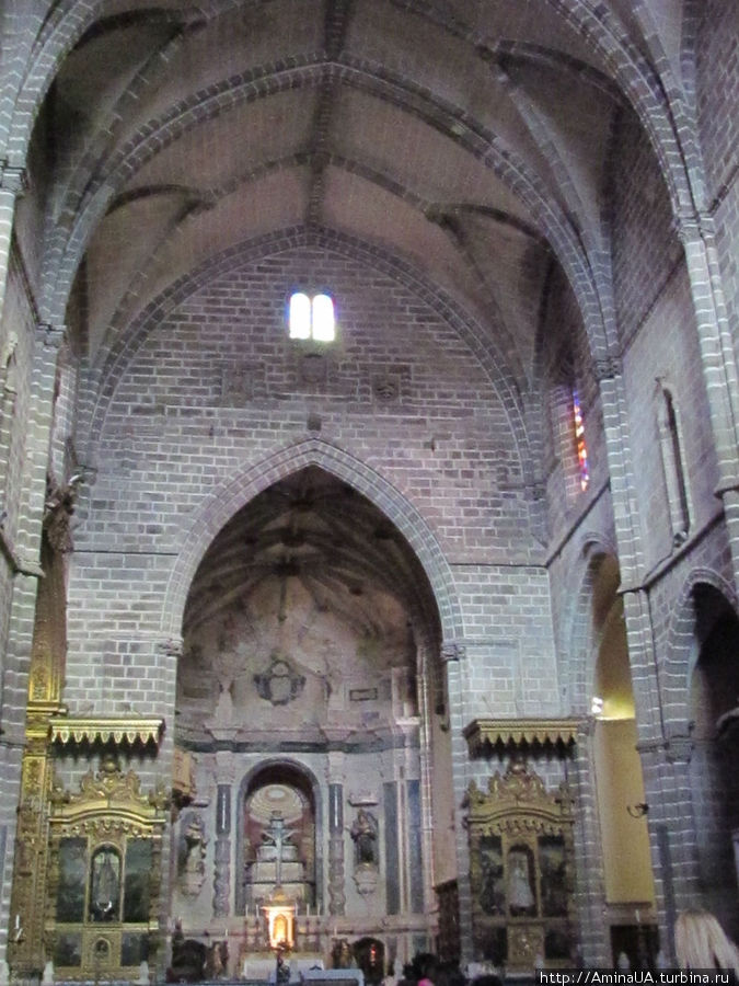 готическая церковь Сао Франсишку Эвора, Португалия