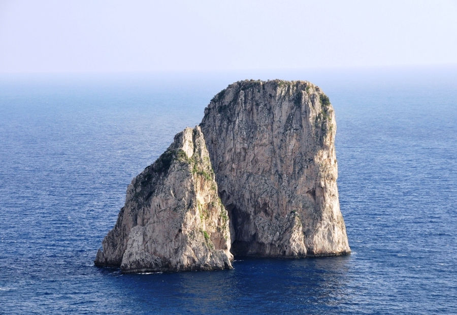 Сфотографировать Фаральони Остров Капри, Италия
