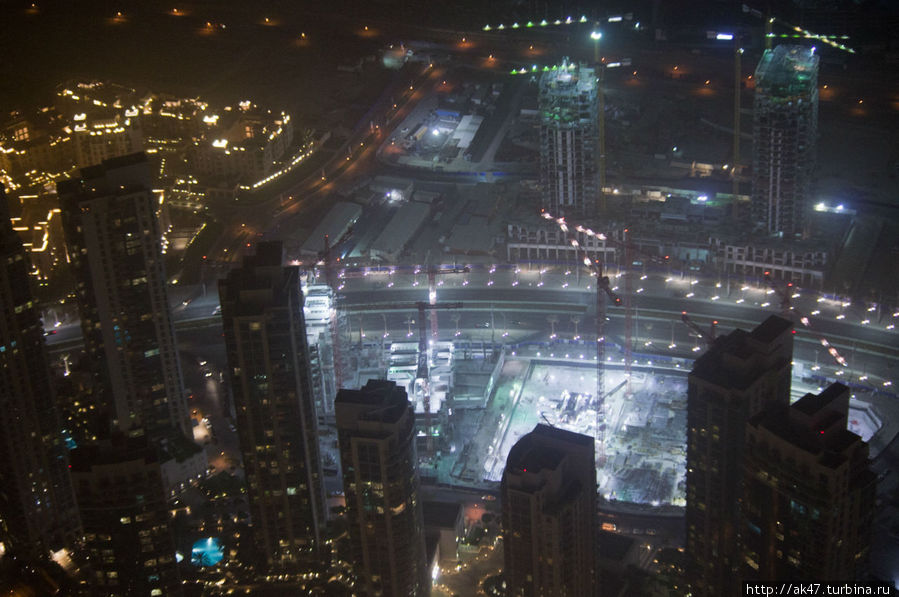 строят очередной небоскреб Дубай, ОАЭ