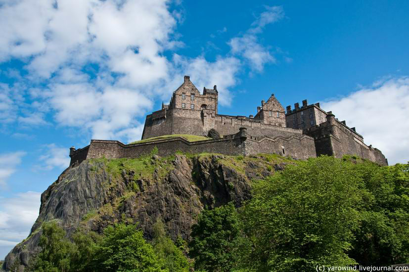 Отсюда открываются живописные виды на неприступный Эдинбургский замок Эдинбург, Великобритания