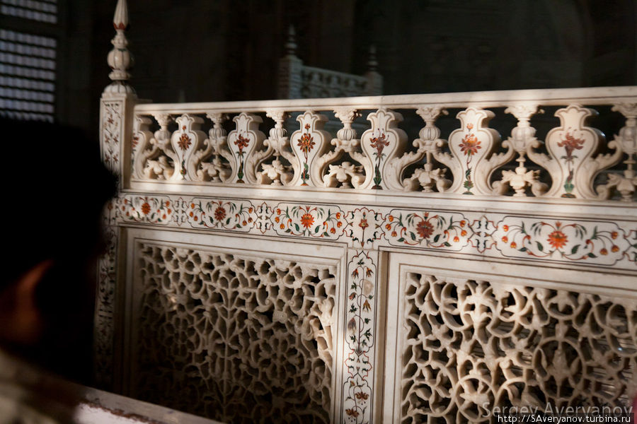 Тадж-Махал, внутренняя часть, мраморная ограда гробницы Мумтаз-Махал Вриндаван, Индия