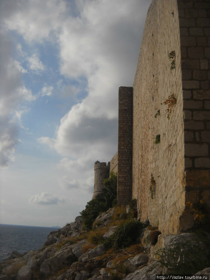 Стены со стороны моря Дубровник, Хорватия