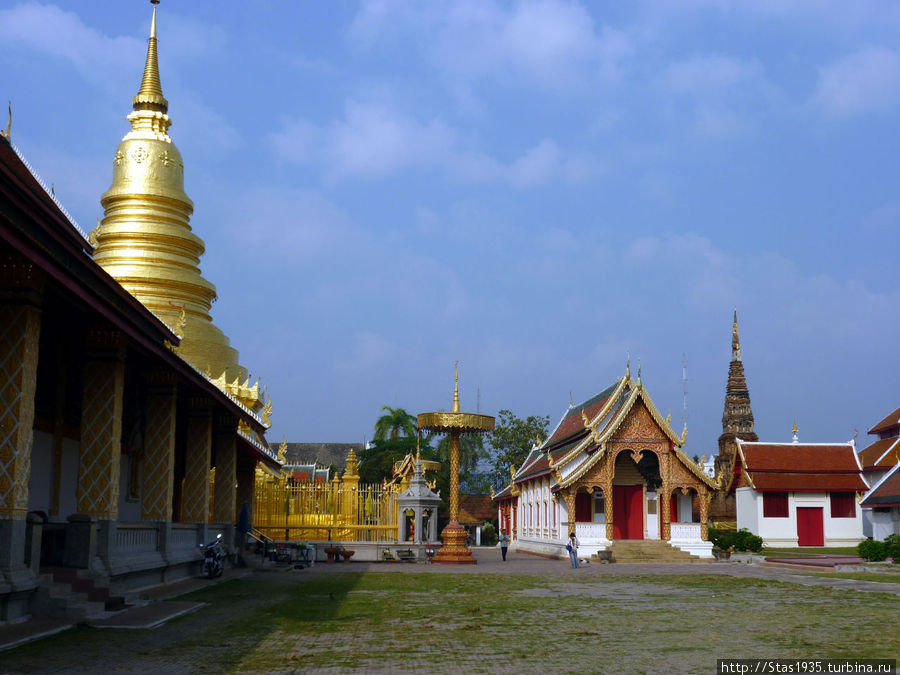 г.Лампун. Храм Phra That Hariphunchi. Паттайя, Таиланд