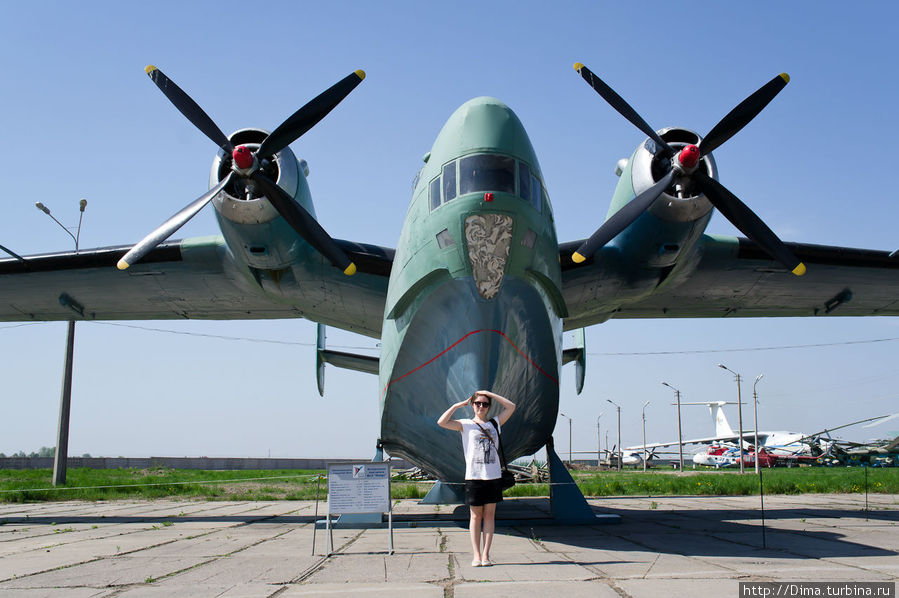 Самолёт-амфибия Бе-6. Сравните размеры! Киев, Украина