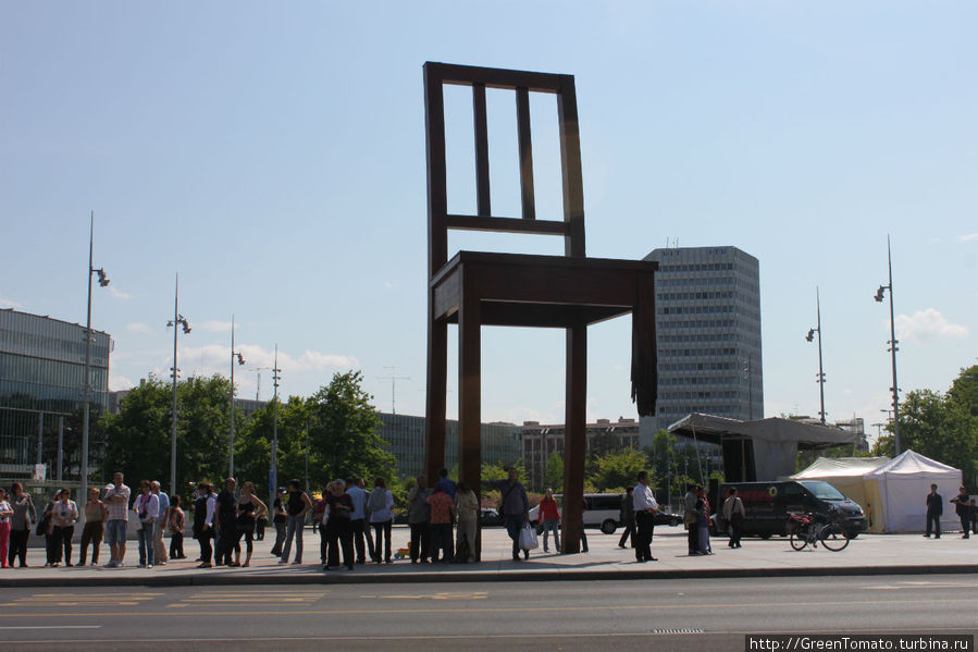 Памятник жертвам противопехотных мин. Женева, Швейцария