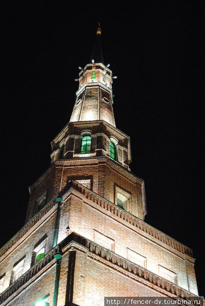 Как и любое интересное архитектурное сооружение, башня Сююмбике днем и ночью — две разных вещи. Казань, Россия