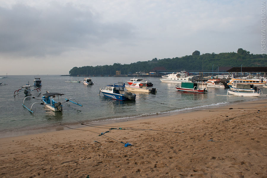 Пляж в Паданг-Бэе Бали, Индонезия