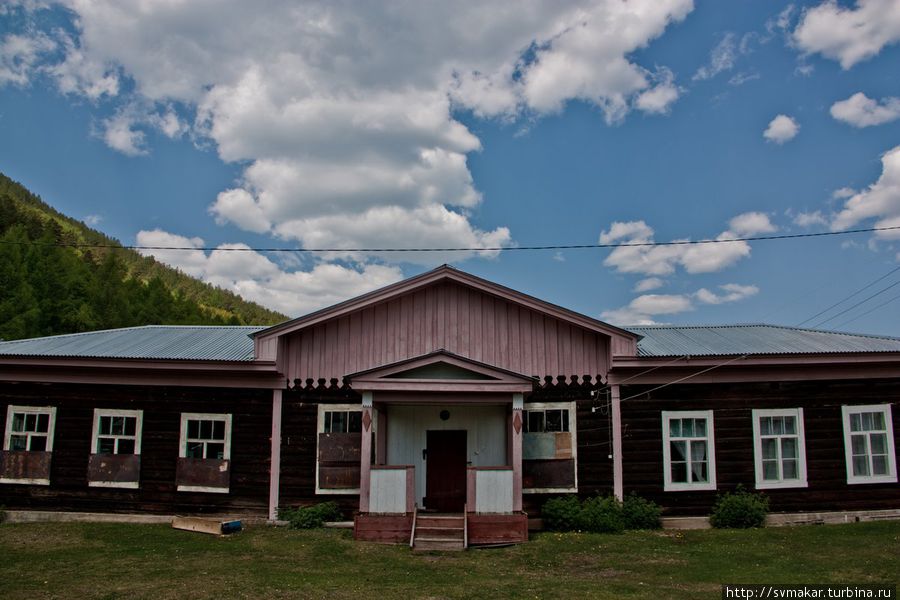 Школа, которая к сожалению уже закрылась Листвянка, Россия